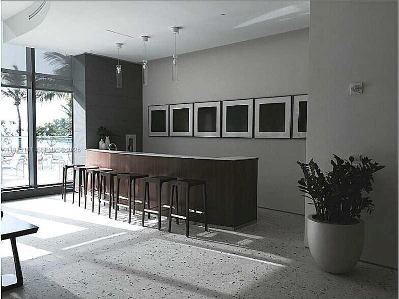 Building Photo - 460 NE 28th St