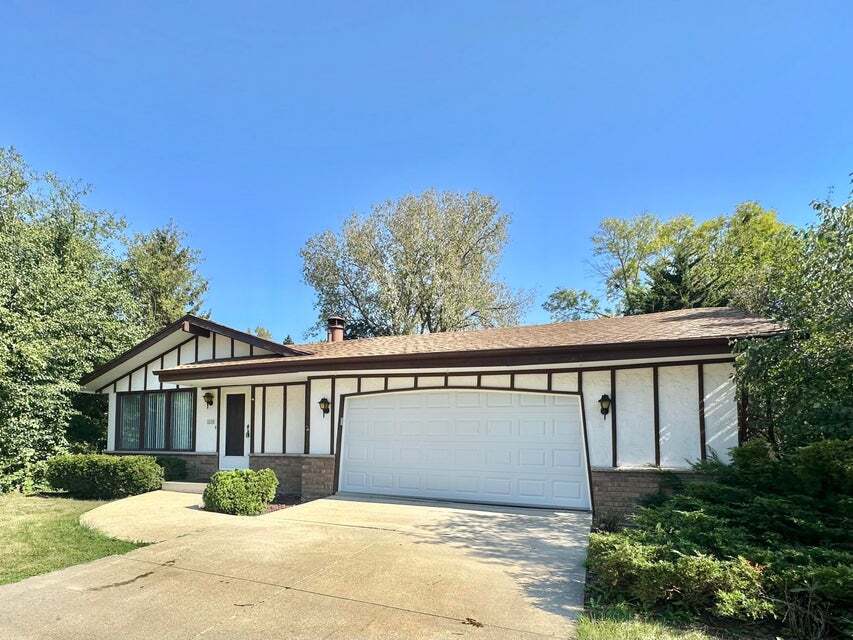 Building Photo - 2330 S Brookside Pky