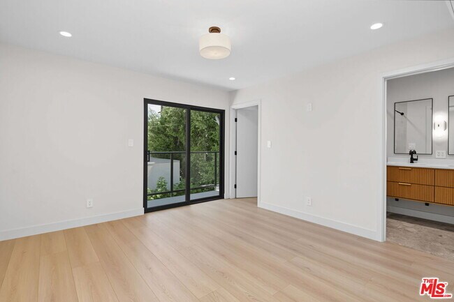 Building Photo - 5841 Whitworth Dr