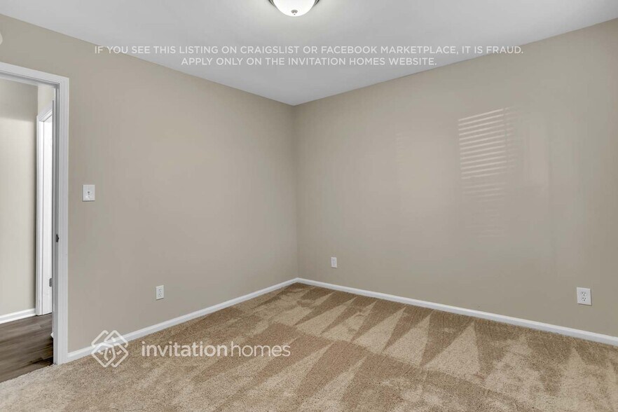 Building Photo - 5 Fern Cir