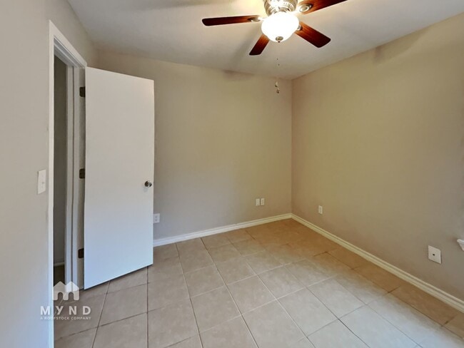 Building Photo - 4 Sherry Ridge