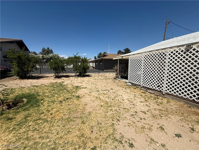 Building Photo - 5643 S Pecos Rd