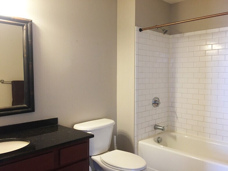 Bathroom - 521 S 7th St