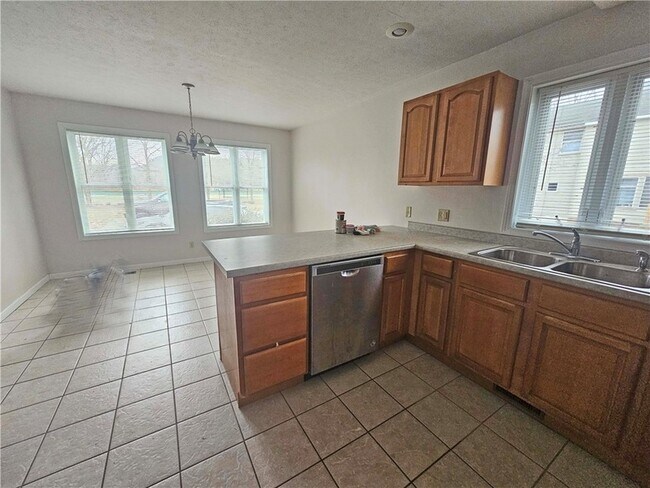 Building Photo - 118 Main St