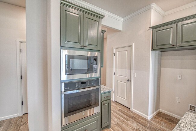 Building Photo - Beautiful Home in Summit Lakes!
