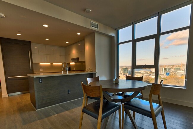 Building Photo - 2bd/1.75ba Seattle Condo