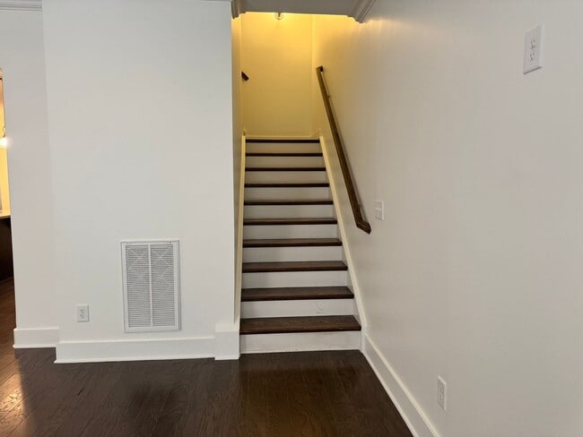 Building Photo - Beautiful 3BR Townhome in Franklin
