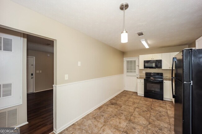 Building Photo - 6133 Fieldcrest Dr