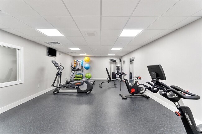 Building Photo - 1457 Tremont St