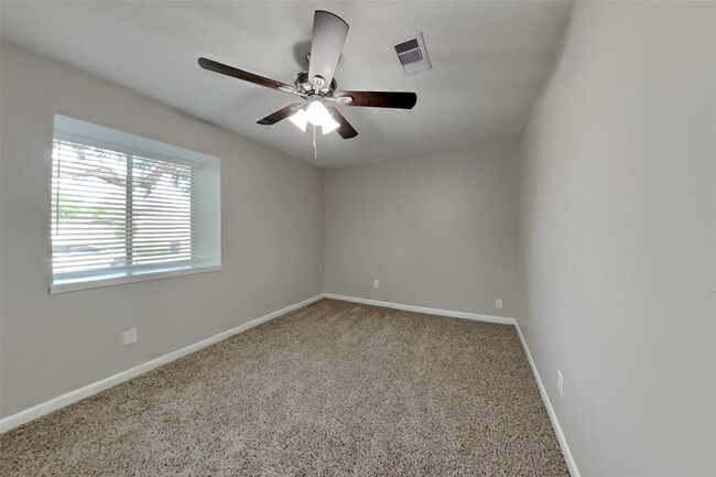 Building Photo - 10723 Forest Leaf Dr