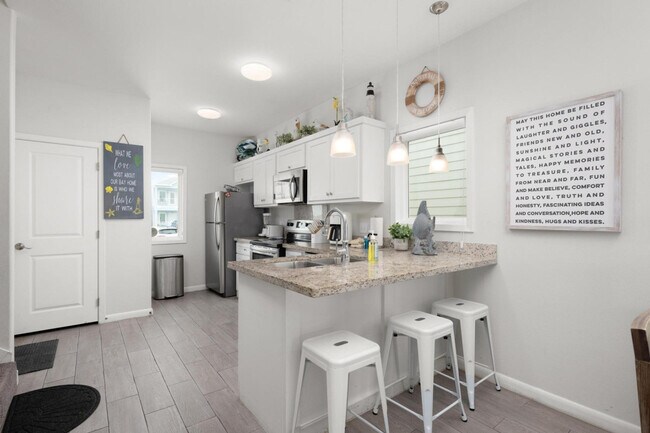 Building Photo - 106 Las Joyas Blvd