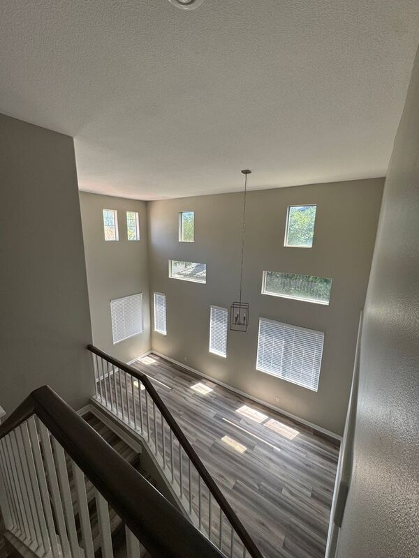 Building Photo - 40029 Lafayette Dr