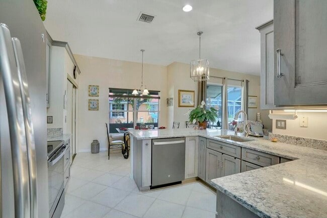 Building Photo - 1030 Sweet Briar Pl