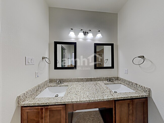 Building Photo - 1735 Park Oak Drive