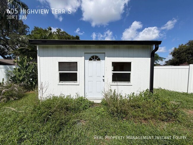 Building Photo - 605 Highview Terrace S