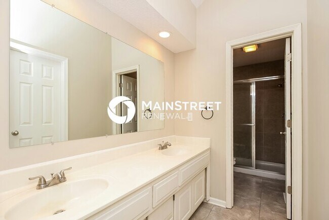 Building Photo - 3 Bedroom Pet-Friendly Home in Shawnee, KS with Main Street Renewal