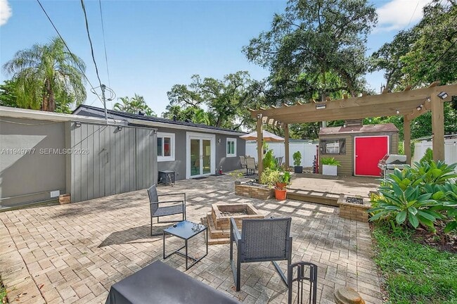 Building Photo - 6640 Douglas St