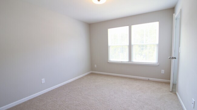 Building Photo - 3/2.5 House with Fenced-In yard and GORGEOUS interior!