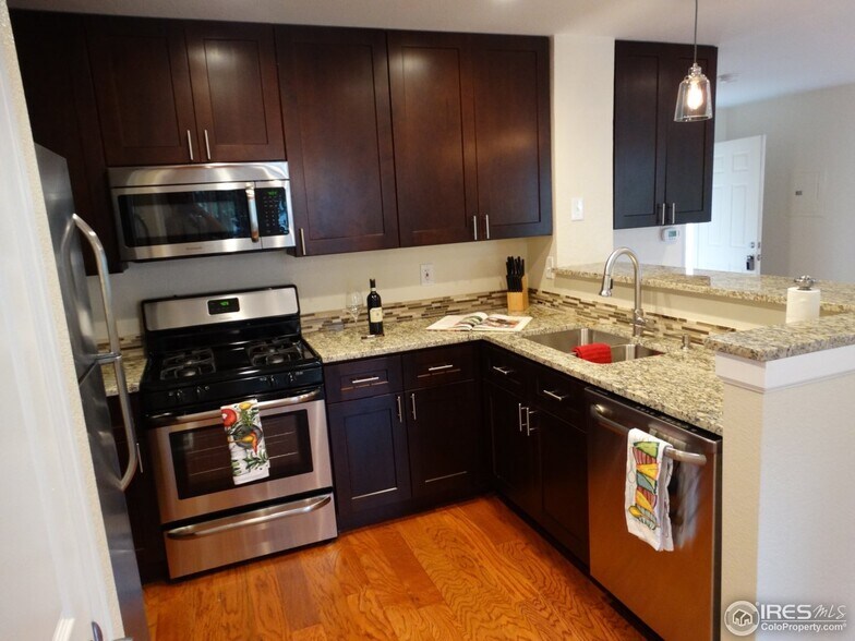 Building Photo - 4879 White Rock Cir