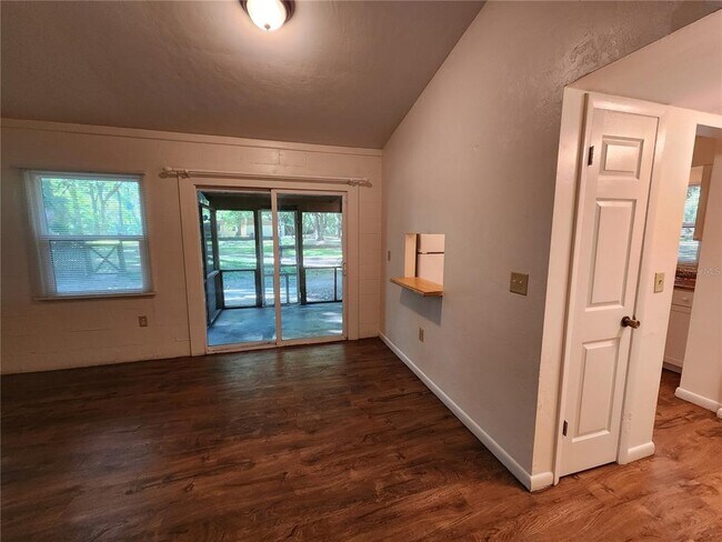 Building Photo - 206 NE 7th Pl