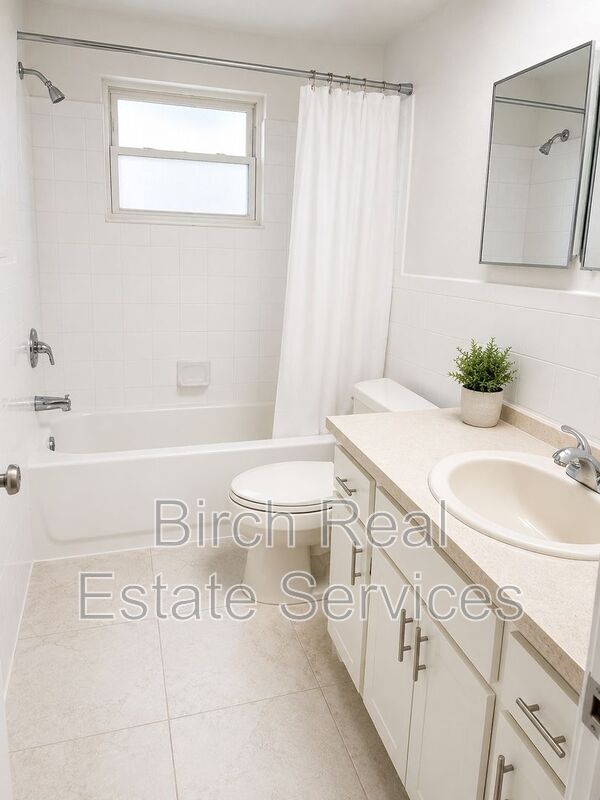 Building Photo - 7435 Live Oak Ln