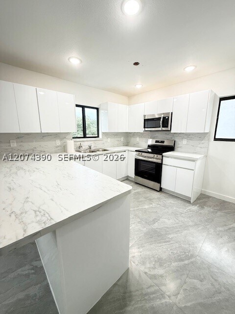 Building Photo - 2057 Washington 2