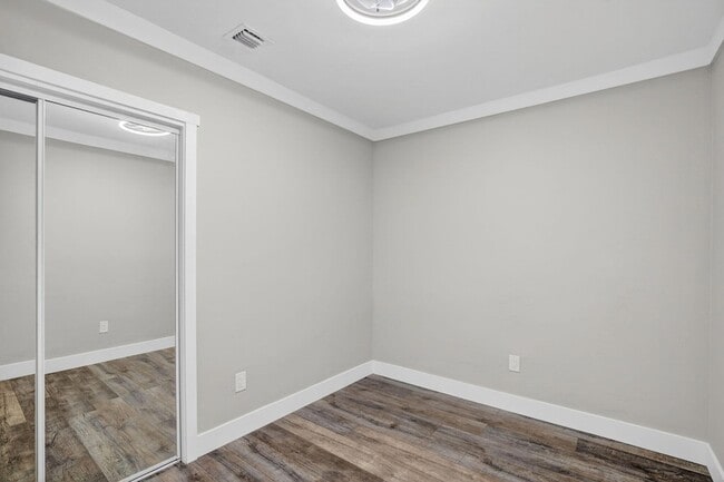 Building Photo - 108 SW 24th Ave