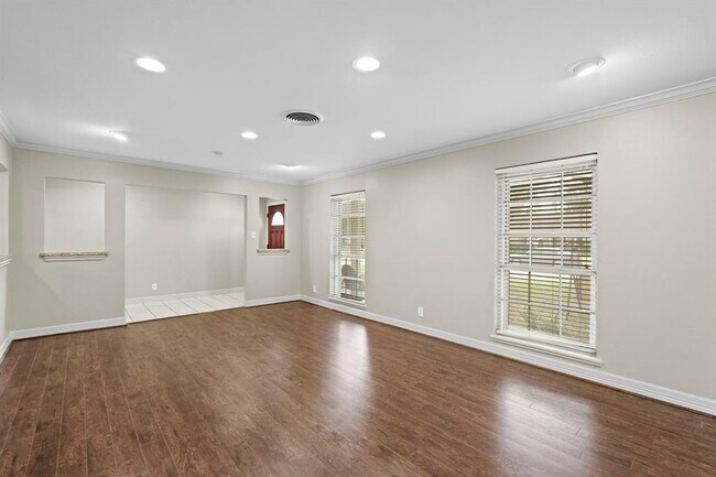 Building Photo - 5618 Bankside Dr