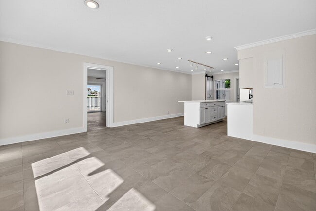 Building Photo - 624 Southwind Cir