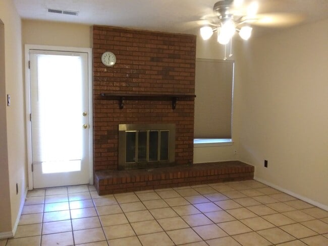 Building Photo - Heritage Hills 3 Bedroom