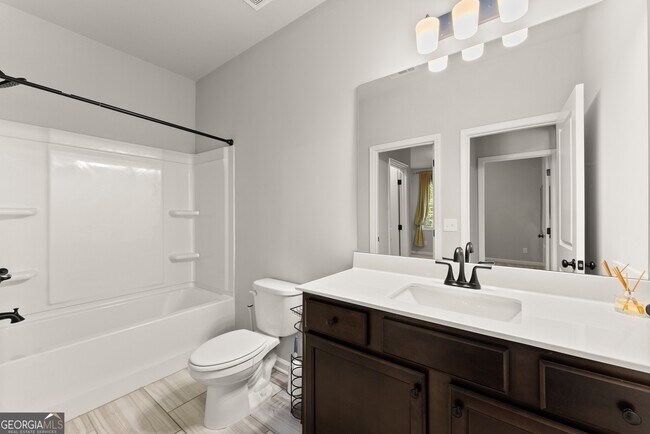 Building Photo - 4656 Silver Oak Dr SW