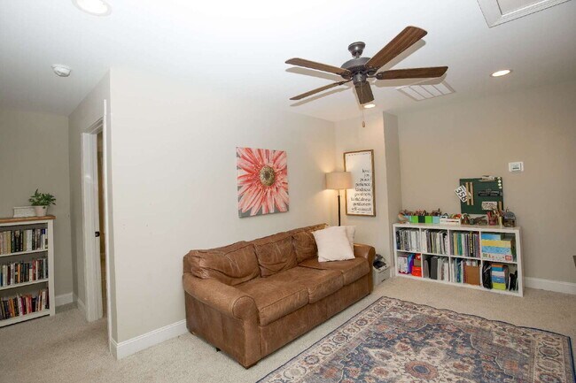Building Photo - "Charming 4-Bedroom Retreat with Fireplace and 3 Full Baths in Aberdeen!"