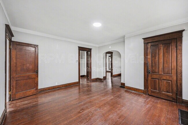 Building Photo - 2009 Linden Ave