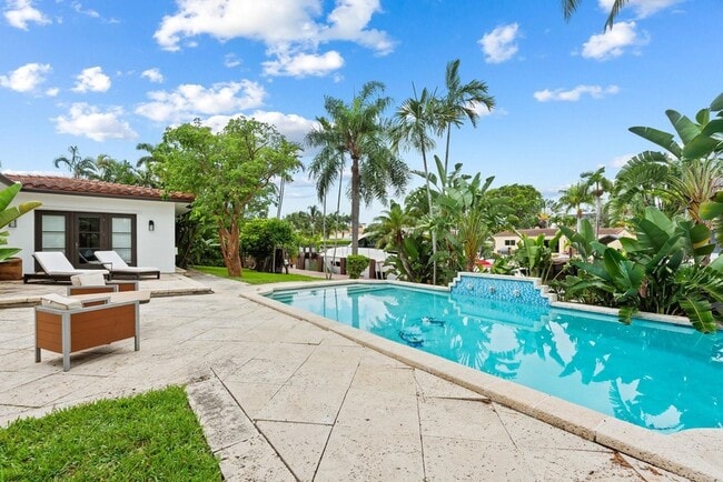 Building Photo - 331 Lido Dr