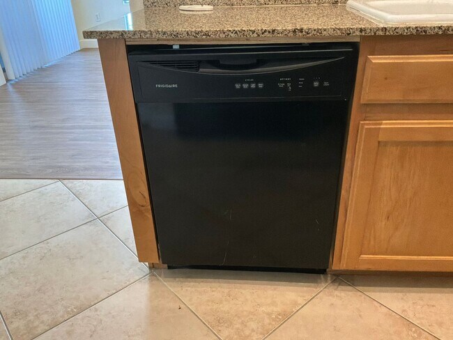 Building Photo - 2 bedroom 2 bathroom Condo