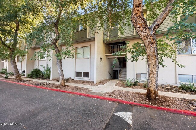 Building Photo - 1018 E Osborn Rd