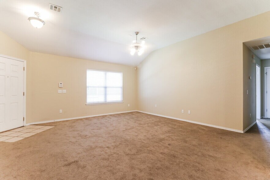 Building Photo - 512 SW 38th Terrace