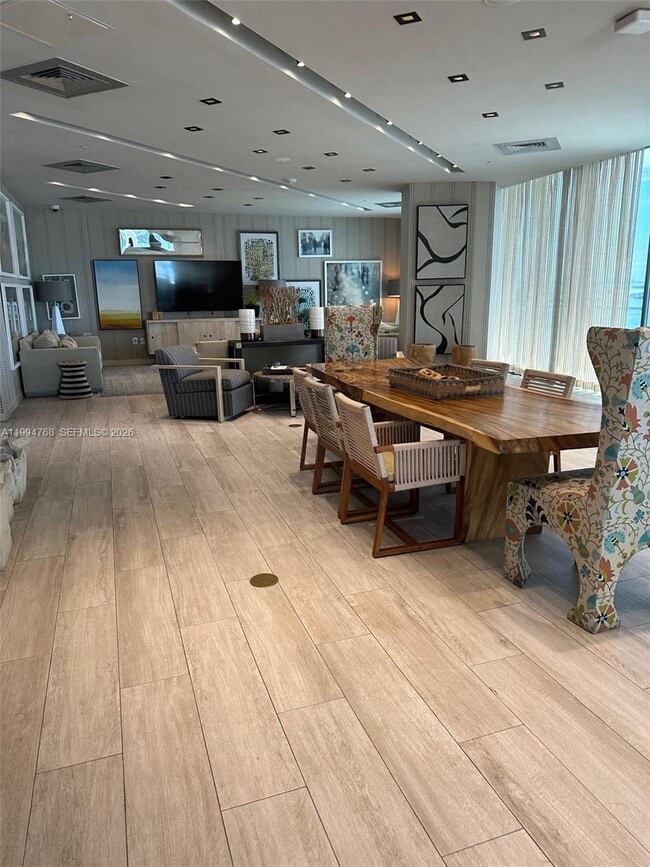 Building Photo - 2900 NE 7th Ave