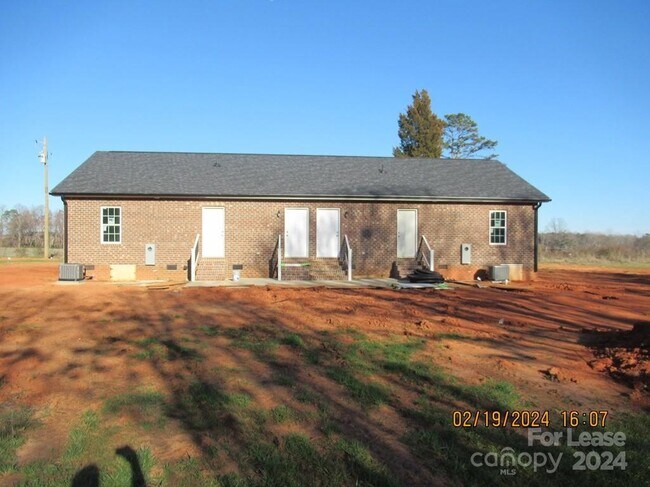 Building Photo - 405 Northbrook III School Rd