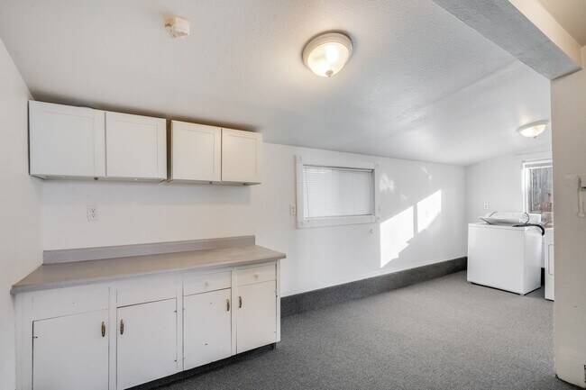 Building Photo - Beautiful 2 Bed, 1 Bath Rental Home in Happy Valley Neighborhood!