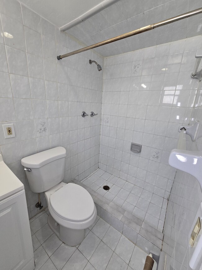 Building Photo - 120 ROYAL PALM Rd