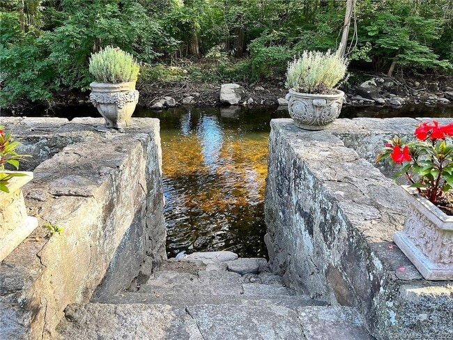 Building Photo - 83 Maltbie Ave