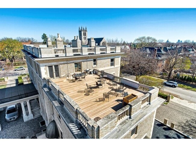 Building Photo - 808 Summit Ave