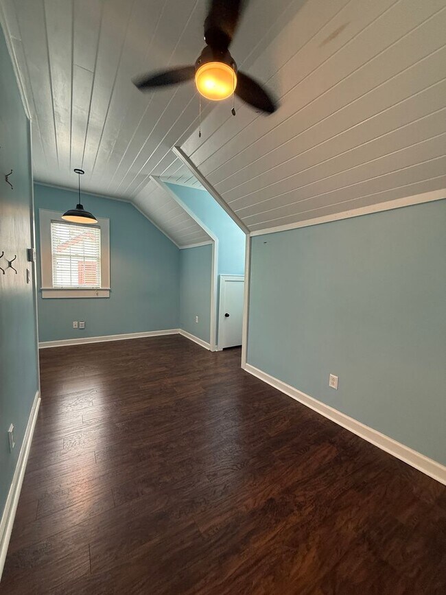 Building Photo - Gorgeous 4 Bed, 3 Bath Haymount Home