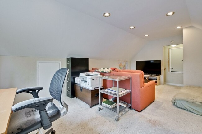 Building Photo - Amazing Midtown Home on a Quiet Cul-de-sac.