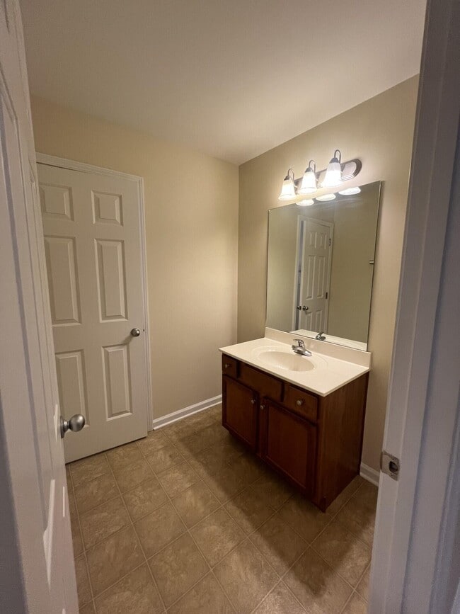 Building Photo - 857 Malabu Dr