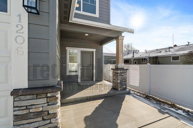Building Photo - 1228 N Tschirley Rd