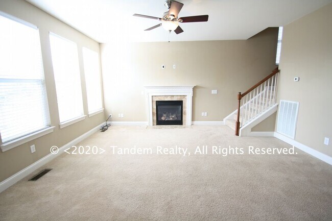 Building Photo - Franklin Home 3 bed 2.5 Baths