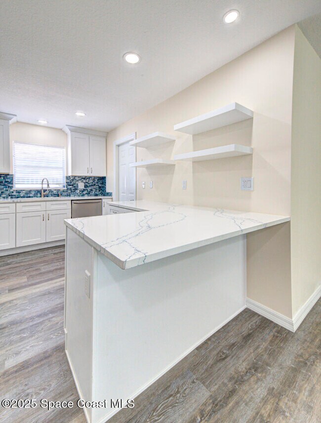 Building Photo - 1065 Molaki Dr