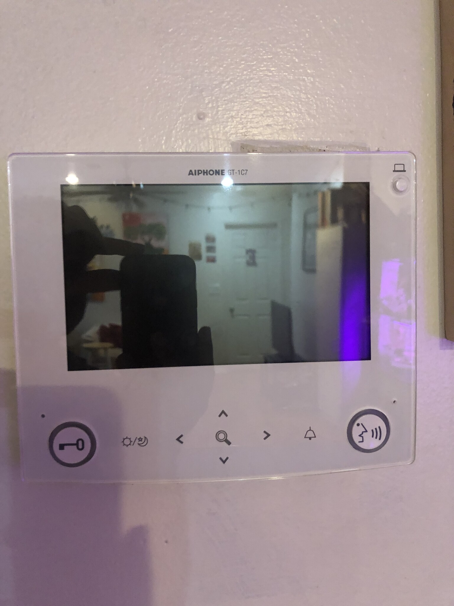 Video doorbell - 1513 Fairmount ave